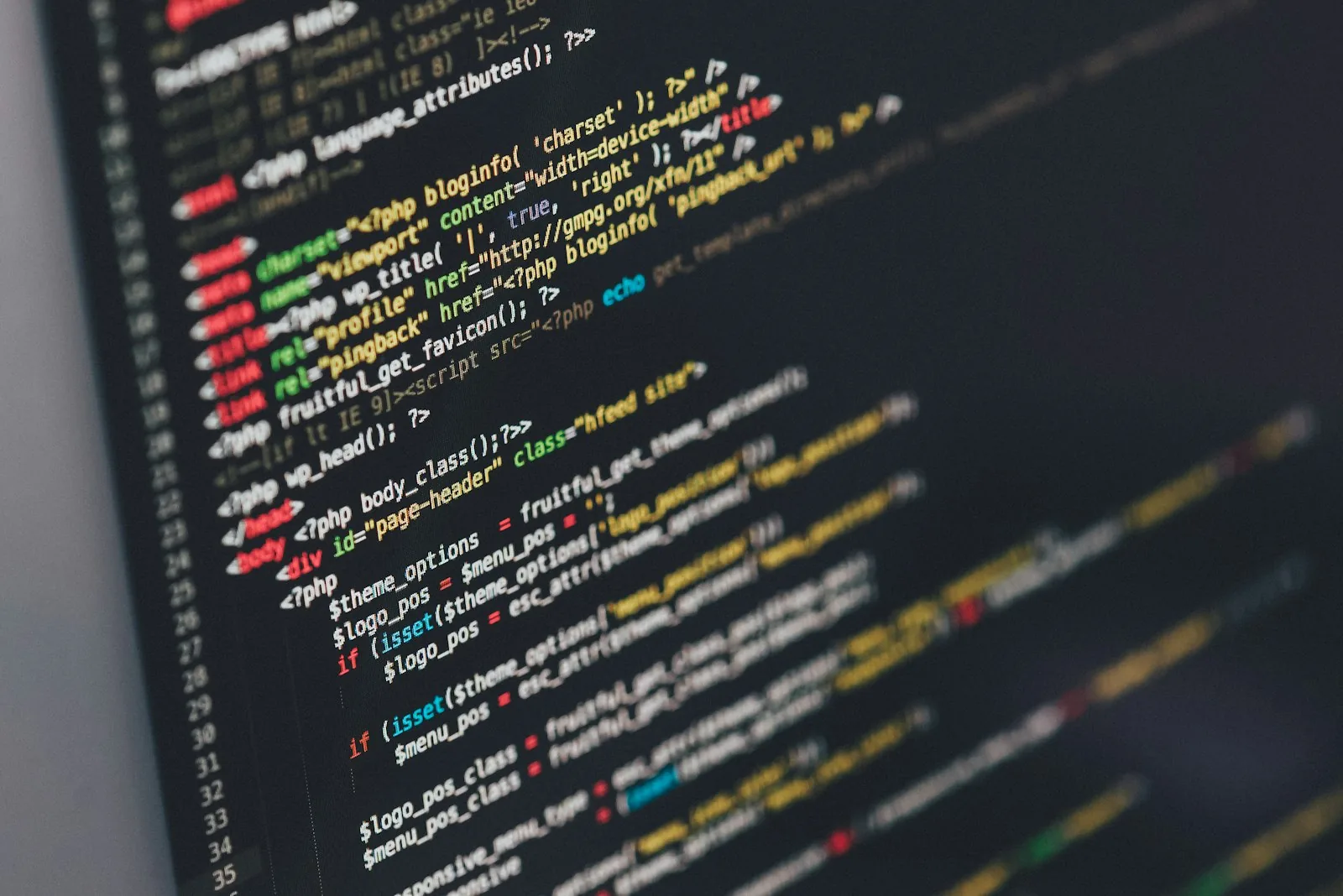 Монитор с програмен код - митове и реалност за AI в разработката